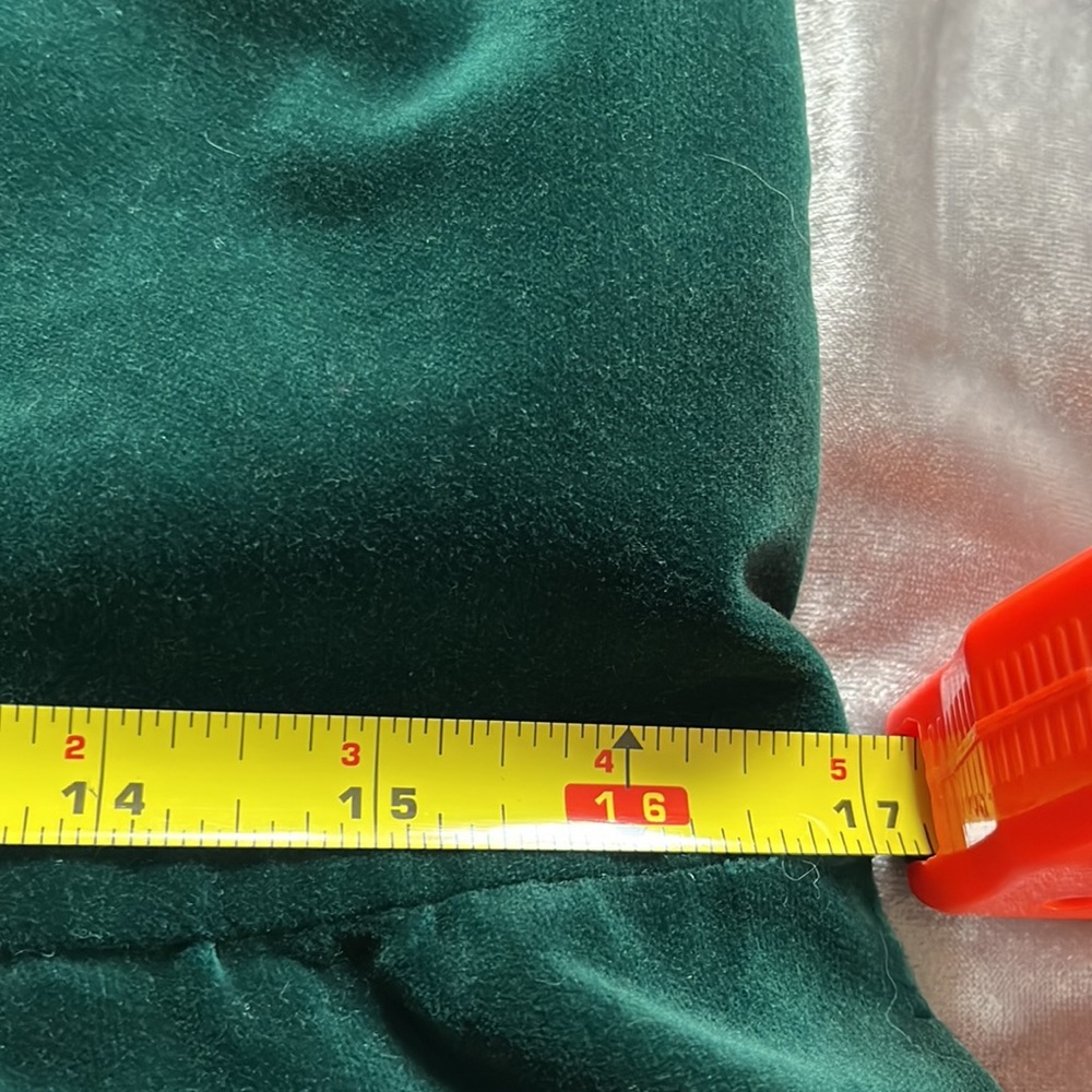 Beautiful 1960’s green velvet dress with ruffled front zipper in back. - Picture 3 of 9